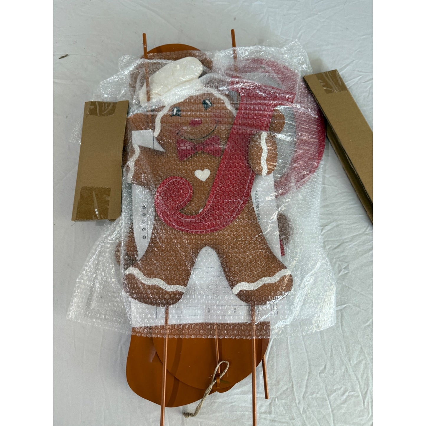 Glitzhome 46.7 in. H Metal JOY Gingerbread Man Christmas Yard Decor or Wall Decor
