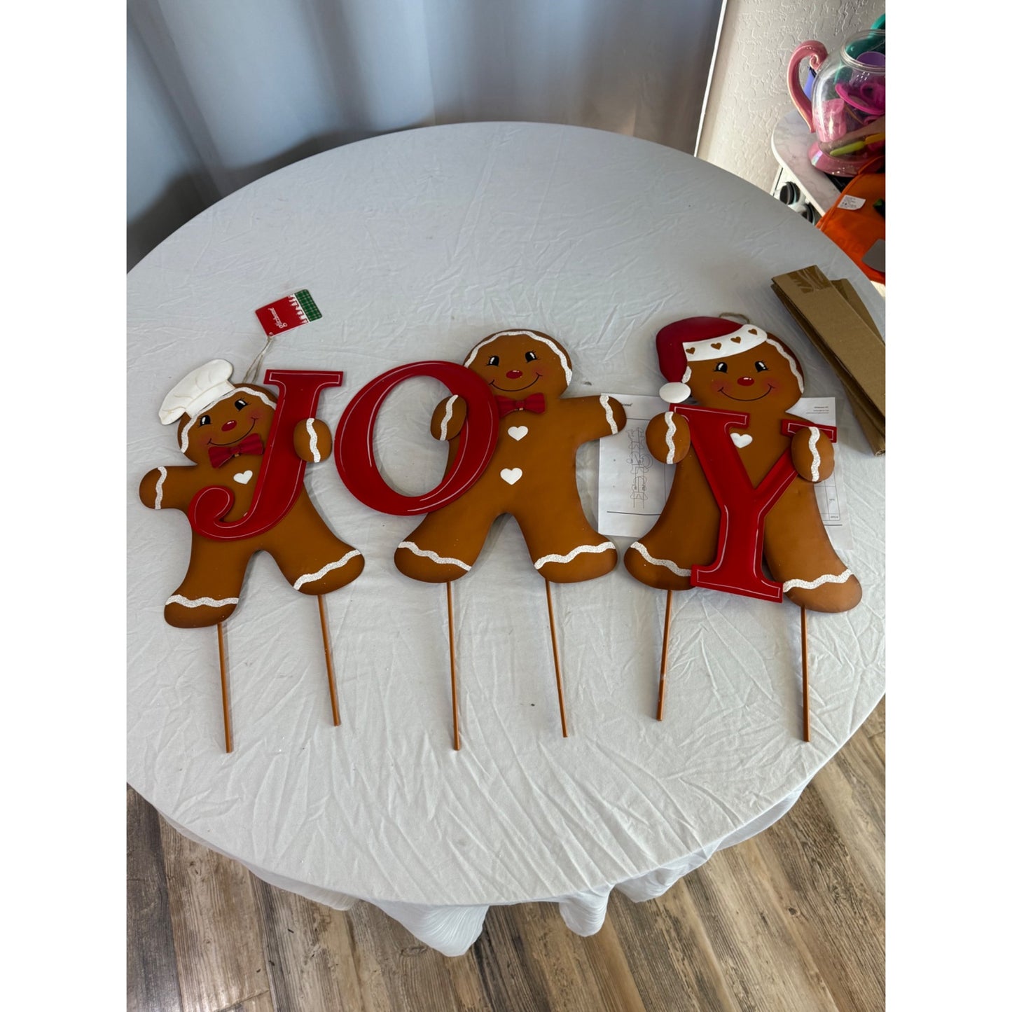 Glitzhome 46.7 in. H Metal JOY Gingerbread Man Christmas Yard Decor or Wall Decor