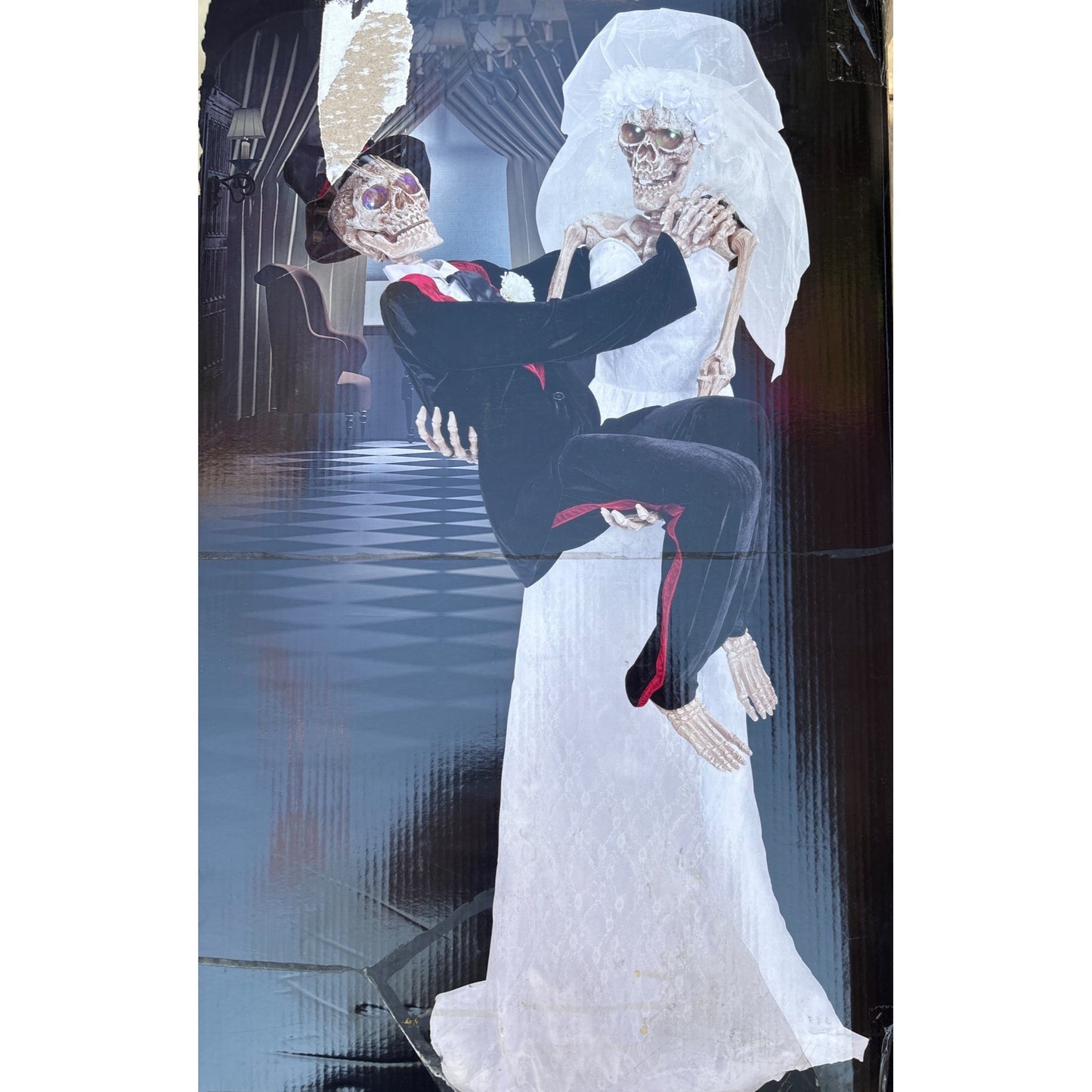 Life-Size Skeleton Bride & Groom Halloween Decor With LED Eyes