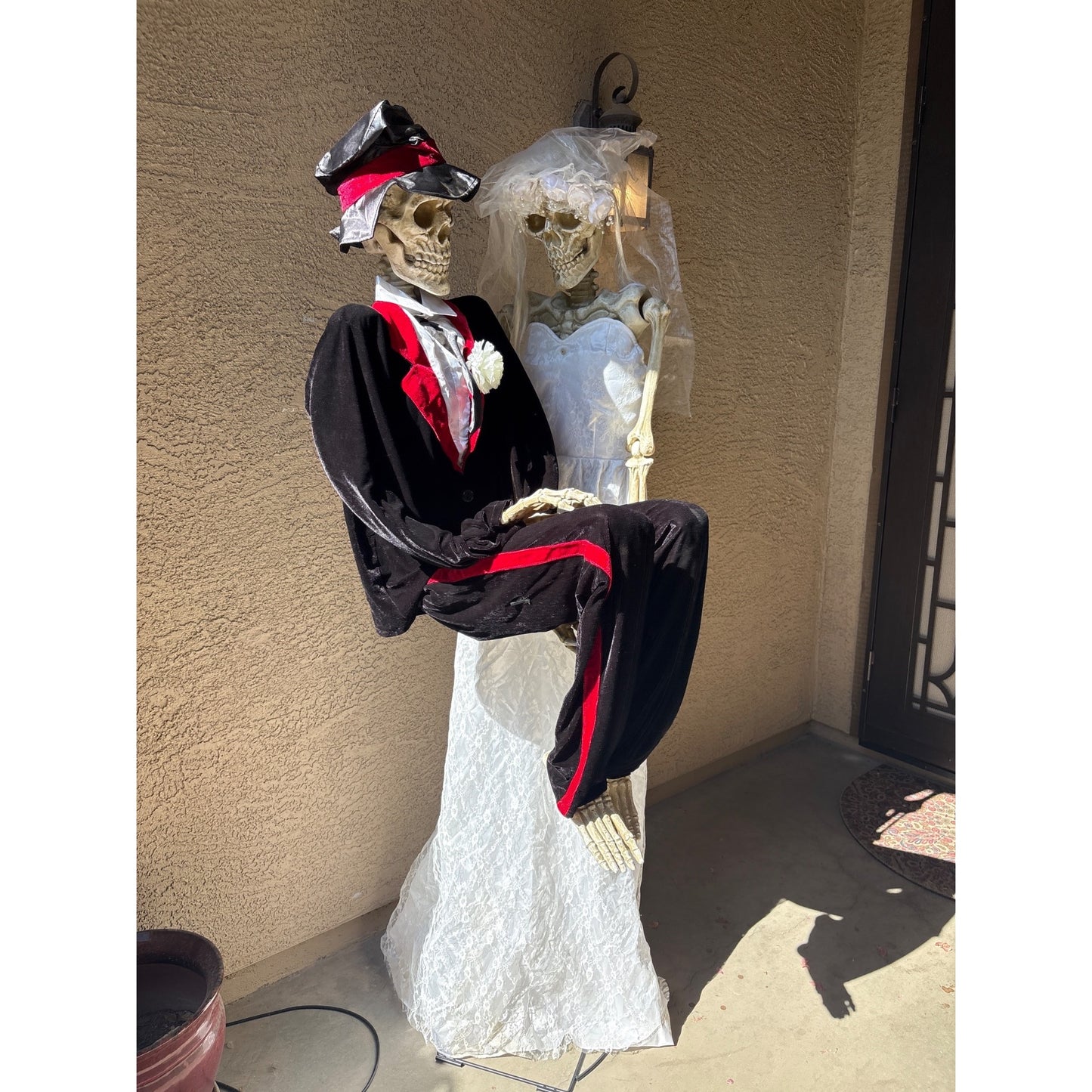 Life-Size Skeleton Bride & Groom Halloween Decor With LED Eyes
