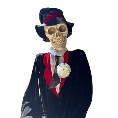 Life-Size Skeleton Bride & Groom Halloween Decor With LED Eyes