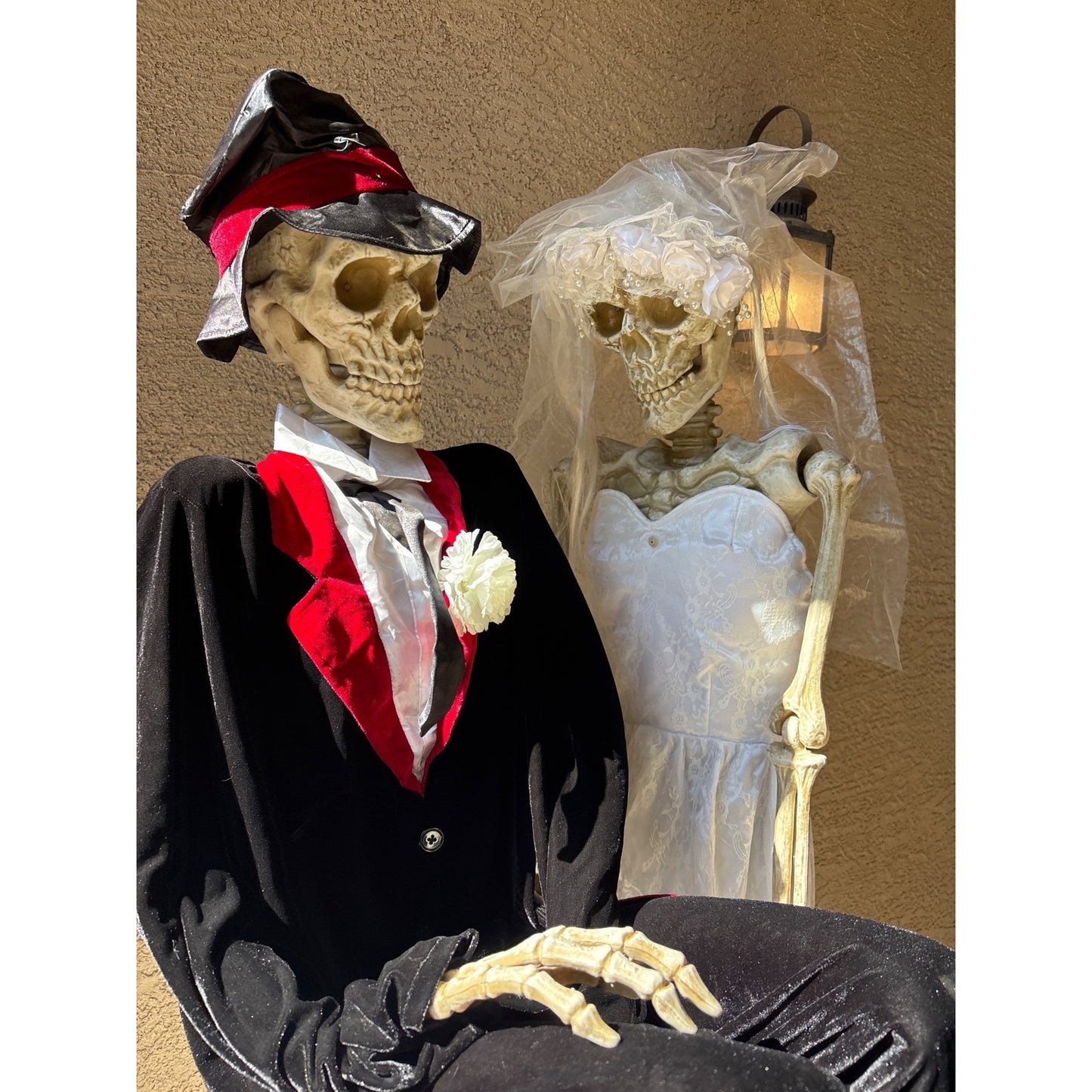 Life-Size Skeleton Bride & Groom Halloween Decor With LED Eyes