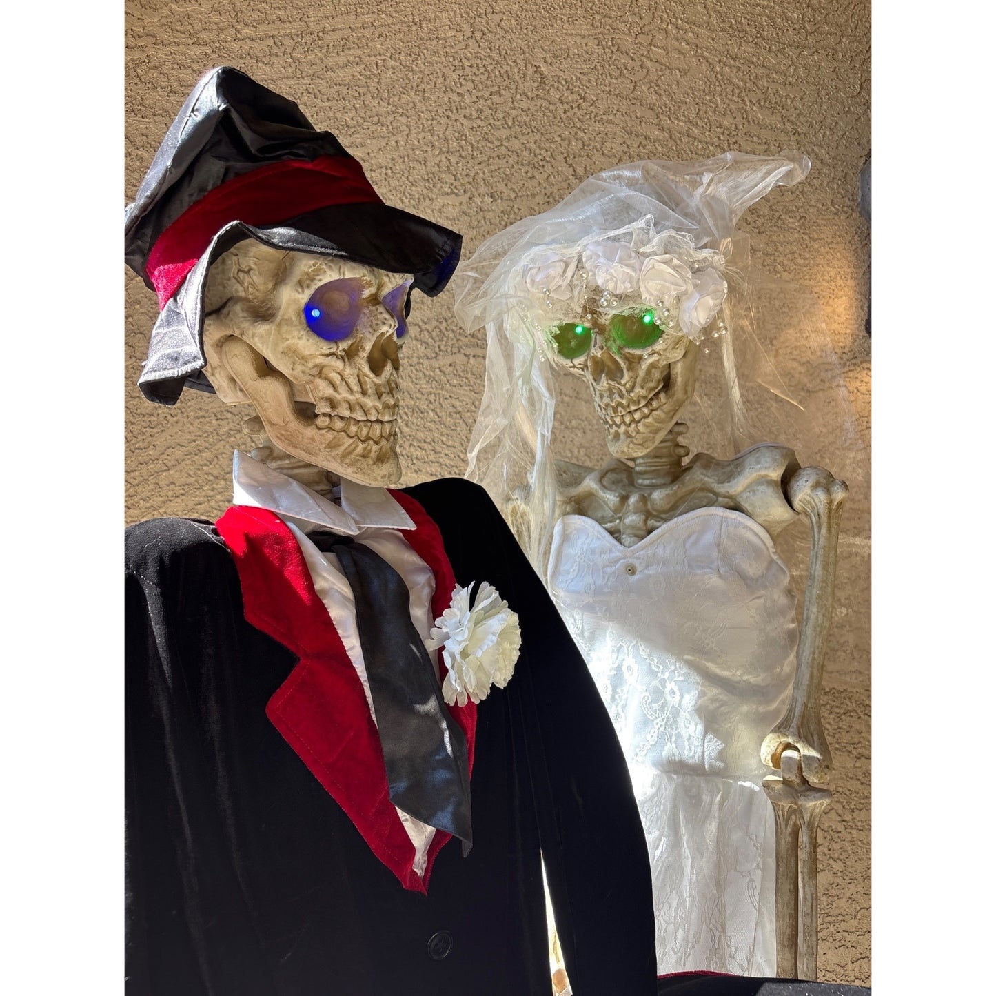 Life-Size Skeleton Bride & Groom Halloween Decor With LED Eyes